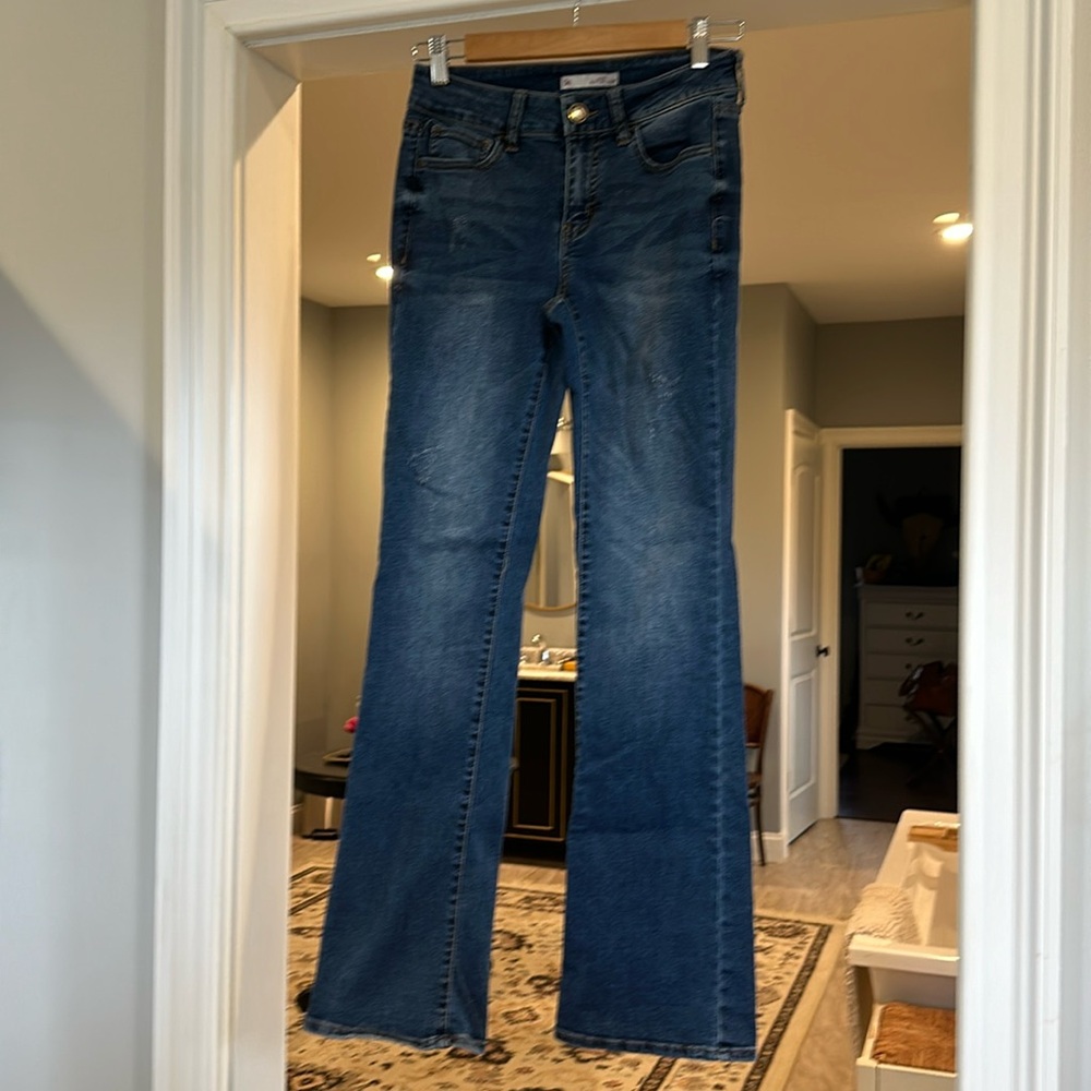 Like new bootcut low rise. Size 3/ 26 regular